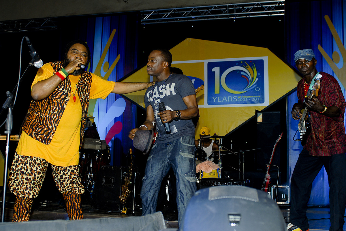 Ras Kimono and Julius Agwu (2) MTN POWER OF 10 CONCERT  DR SID, NAETO C, 9ICE OTHERS THRILL FANS IN MAKURDI AND ENUGU